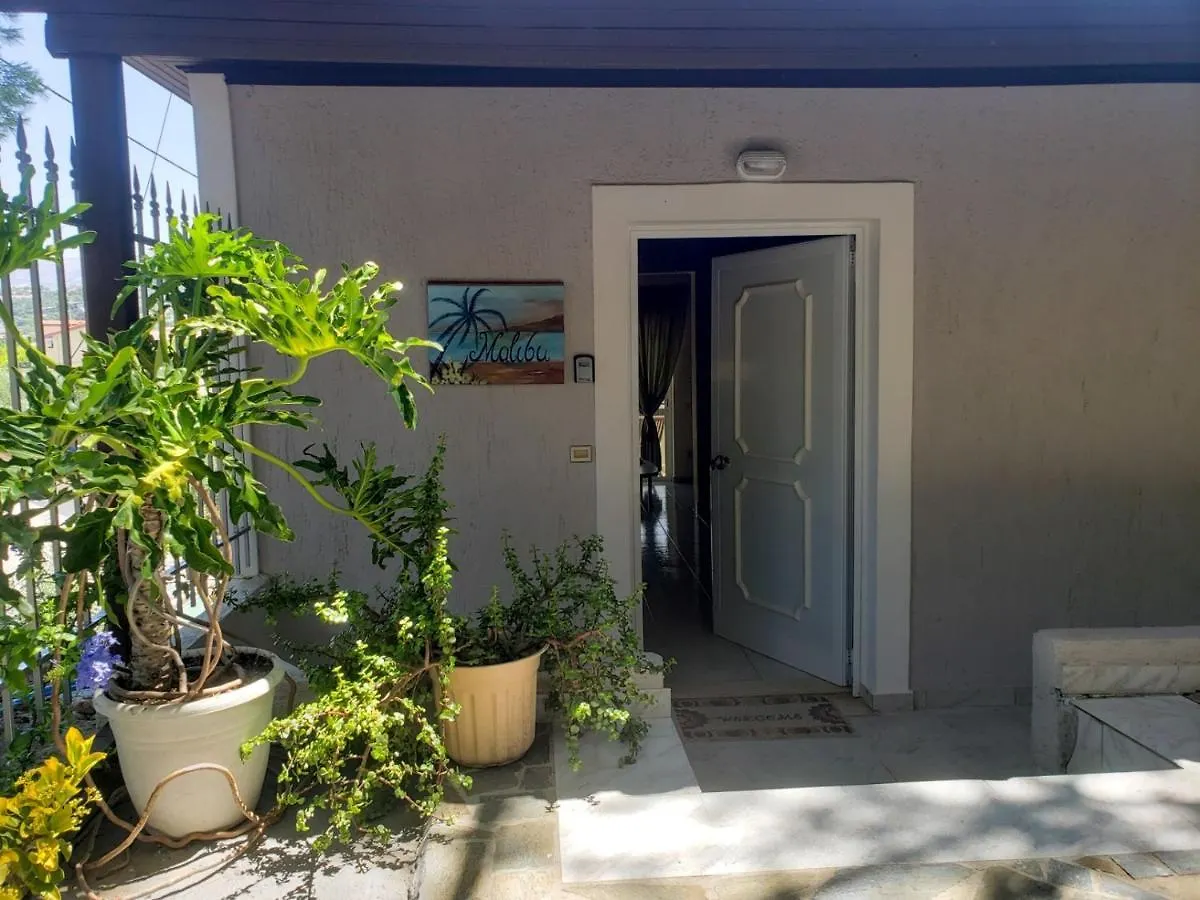 Malibu Studios & Apartments Lassi