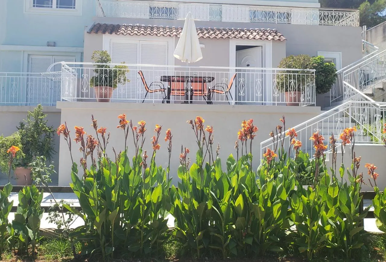 Malibu Studios & Apartments Lassi  Grecia